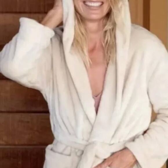 Summer & Rose Plush Knee Length Hooded Robe with Pockets Beige Size L/XL - Picture 2 of 9